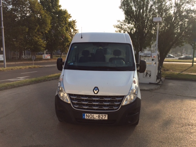 Renault Master dobozos kisbusz bérlés Győrben, akár sofőrrel is